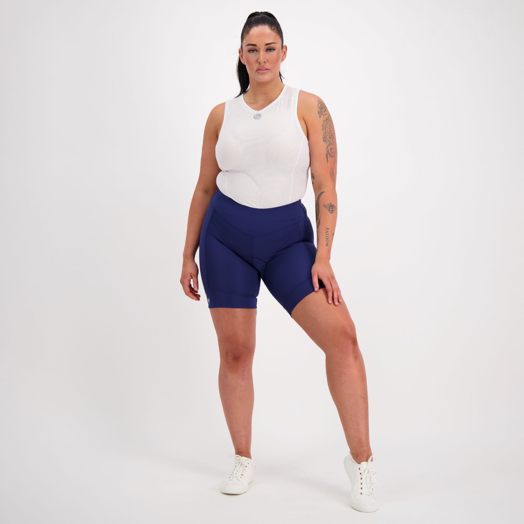 Model size 14 wearing Cruiser padded bike pants in blue.