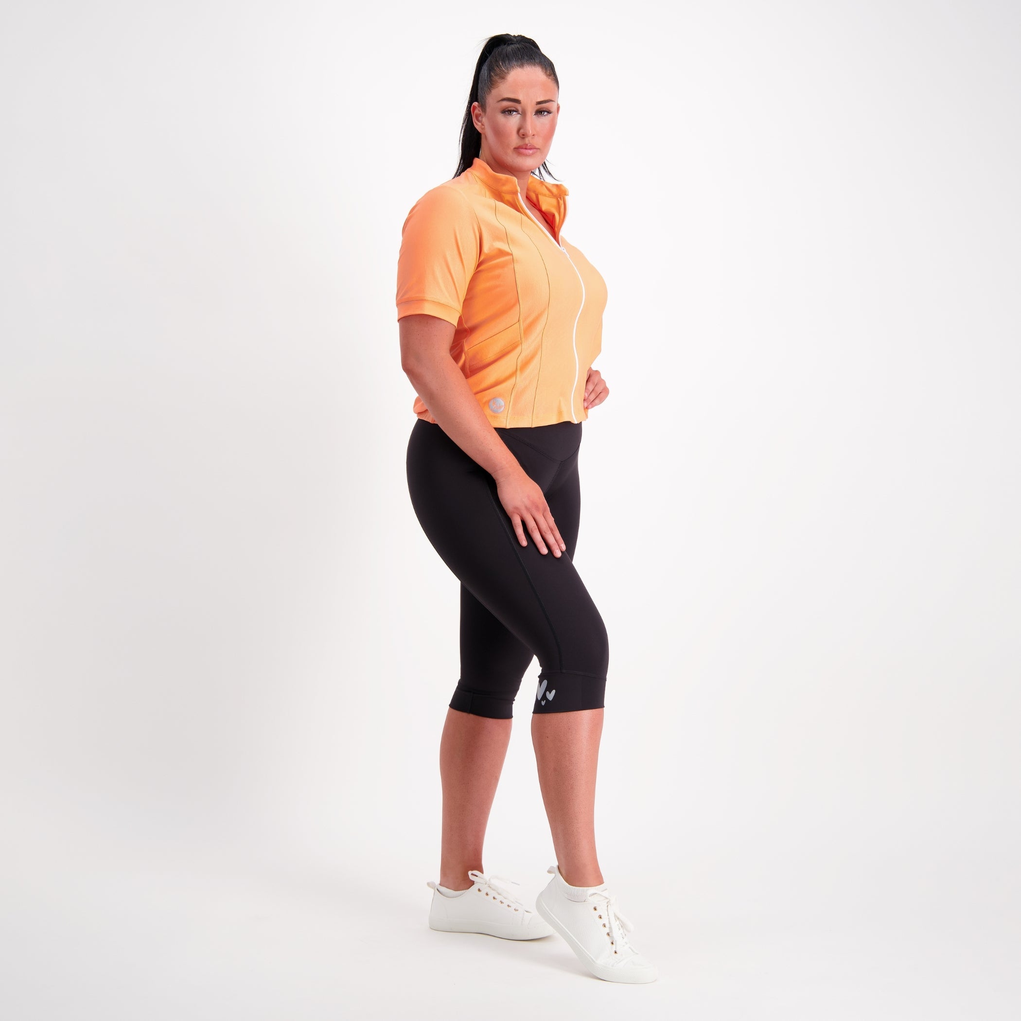 Side view showing seamless inner leg and below‑knee length