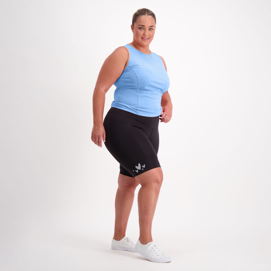 Seamless inner leg and flat-locked seams to reduce chafing