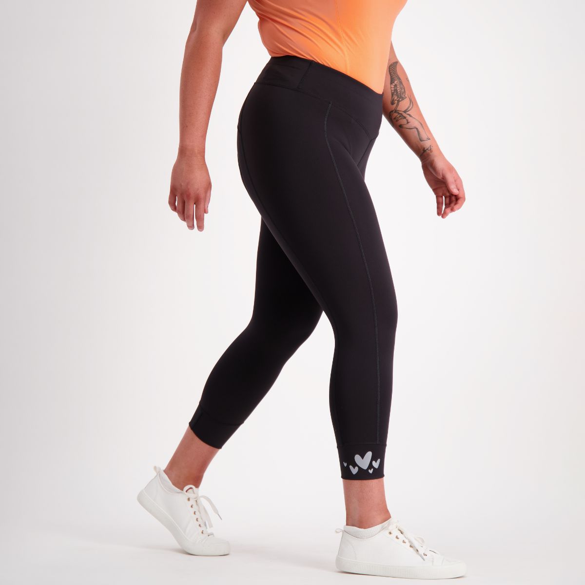Side view showing seamless inner leg and wide leg band