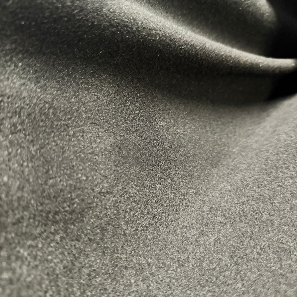 Brushed fleece lining close-up on women’s thermal padded cycling tights