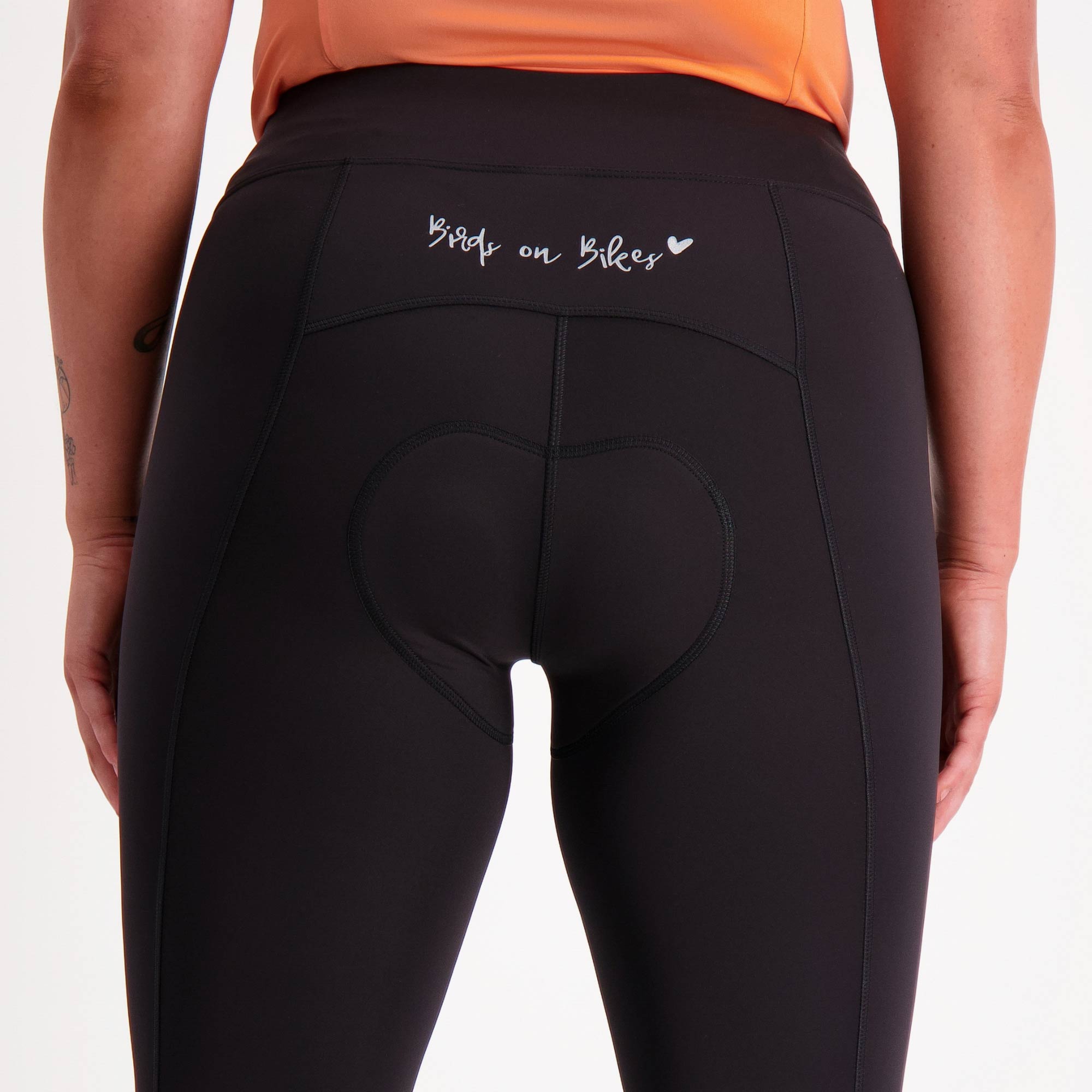 close up of back waist and chamois on black wanderer capri 7/8 padded bike pants